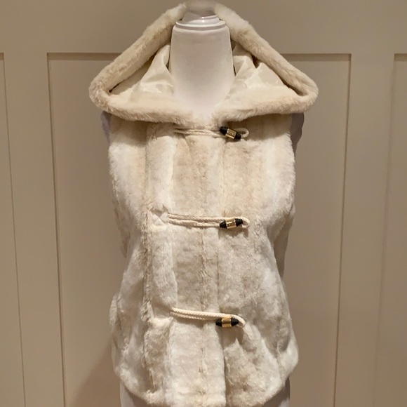 Juicy Couture Jackets & Blazers - HOST PIC JUICY COUTURE ULTRA SOFT CREAMY FAUX FUR HOODED VEST WITH POCKETS SZ S